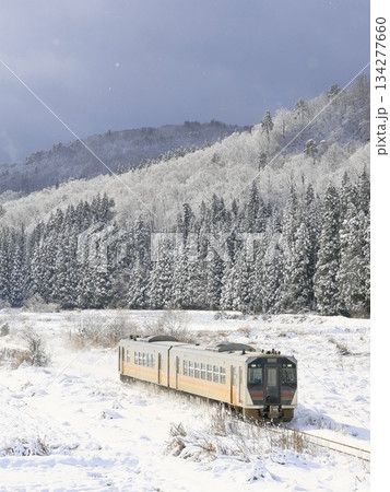 雪景色の磐越西線 雪景色の磐越西線 134277660