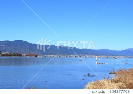 比叡山と冬の琵琶湖の風景 134277708
