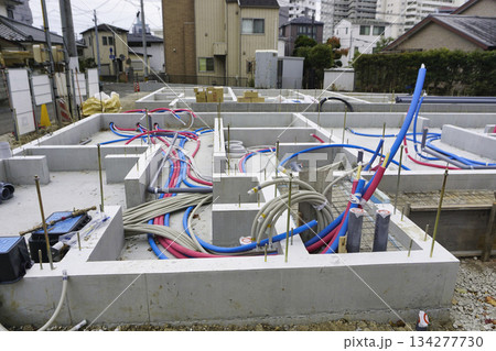 集合住宅の基礎の給水管・排水管の基礎工事　 134277730