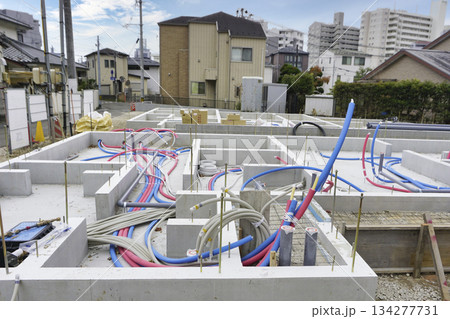 集合住宅の基礎の給水管・排水管の基礎工事 集合住宅の基礎の給水管・排水管の基礎工事 134277731