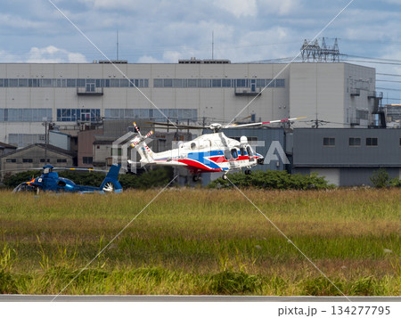 八尾空港を離陸する国土交通省近畿整備局のヘリコプター 134277795