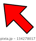 左斜め上向きのシンプルな赤い矢印 134278017