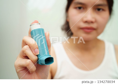 Asthma and chronic obstructive pulmonary disease COPD, Asian teenage using metered dose inhaler MDI. 134278034