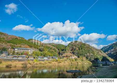 初冬の木津川風景　京都府笠置町 134278064