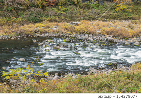 初冬の木津川風景　京都府笠置町 134278077