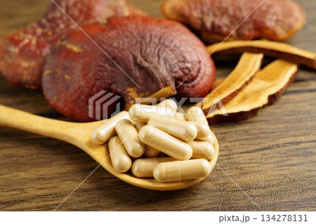 Lingzhi or Reishi mushroom with capsules, organic natural healthy food. 134278131