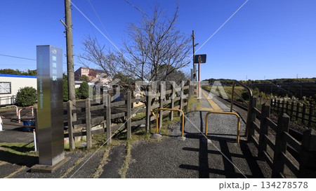 JR久留里線の東清川駅、出入口とホーム 134278578