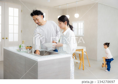 ダイニングキッチン　ファミリー 134278697