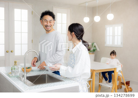 ダイニングキッチン ファミリー ダイニングキッチン ファミリー 134278699
