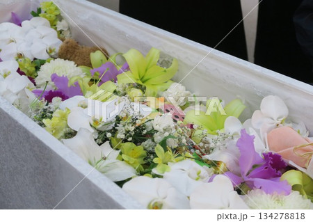 お別れ花 お別れ花 134278818