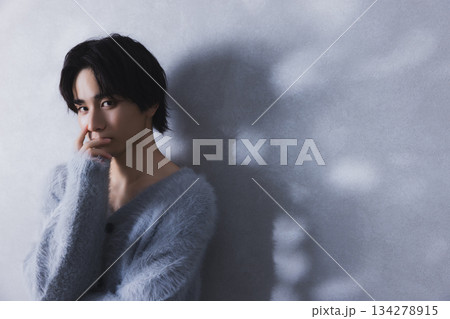 若い男性のポートレート　　 134278915