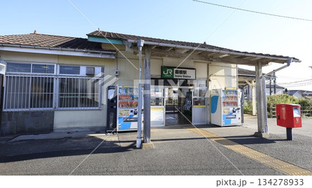 JR内房線の巌根駅駅舎、西側出入口 JR内房線の巌根駅駅舎、西側出入口 134278933