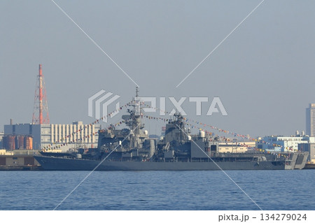 停泊する護衛艦　一般公開される護衛艦 134279024