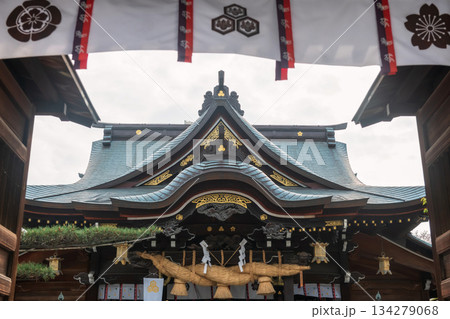 Kushida Shrine with big rope view from gate, Fukuoka, Japan 134279068