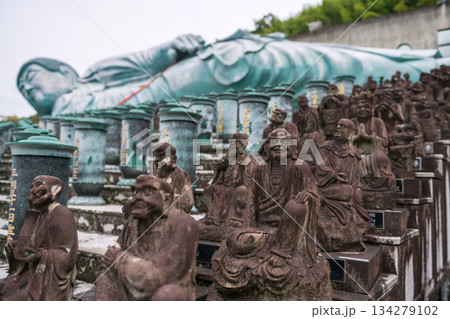 Disciple statues by reclining big Buddha at Nanzoin, Fukuoka Disciple statues by reclining big Buddha at Nanzoin, Fukuoka 134279102