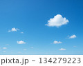 青空に浮かぶ雲 134279223