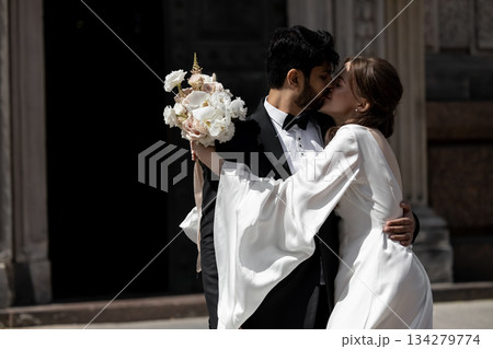 International couple kissing. Indian groom. Street wedding photo shooting. 134279774