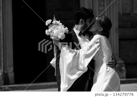 International couple kissing. Indian groom. Street wedding photo shooting. 134279776