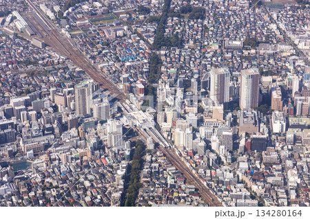 中央線三鷹駅を東側から空撮 134280164