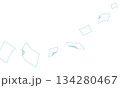 めくれるように横に流れ舞う複数のシンプルな紙イラスト（背景透過） 134280467