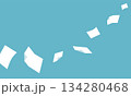 めくれるように横に流れ舞う複数のシンプルな紙イラスト（背景青色） 134280468