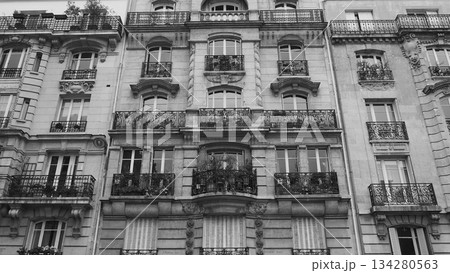 パリのアパルトマン 134280563