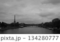 セーヌ川から見たエッフェル塔 134280777