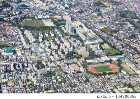 東京都の武蔵野市役所付近を空撮 134280868