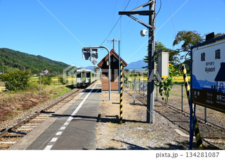 秋のJR釜石線 綾織駅 134281087
