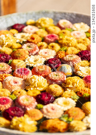 埼玉県行田八幡神社の花手水 134281608