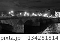 夜、セーヌ川に架かる橋 134281814