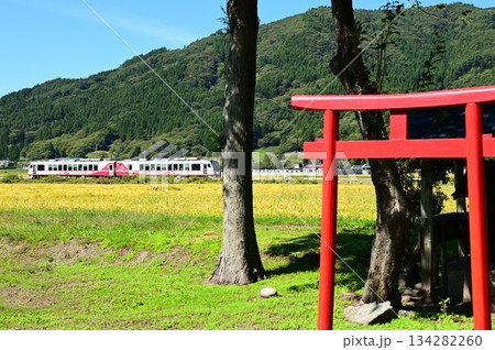 遠野の小さな神社から見える釜石線 遠野の小さな神社から見える釜石線 134282260
