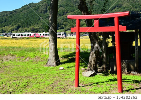 遠野の小さな神社から見える釜石線 遠野の小さな神社から見える釜石線 134282262