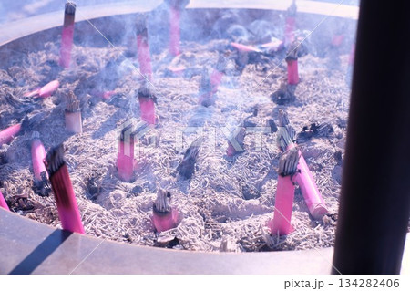 上野　不忍池　辯天堂の常香炉 134282406