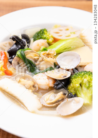 おいしい中華料理、野菜海鮮塩炒め おいしい中華料理、野菜海鮮塩炒め 134283048