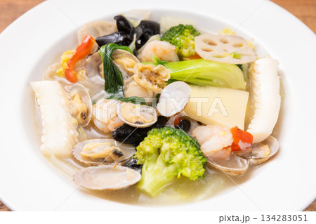 おいしい中華料理、野菜海鮮塩炒め おいしい中華料理、野菜海鮮塩炒め 134283051