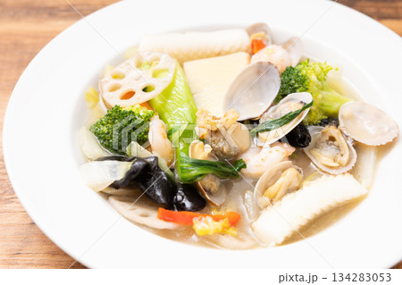 おいしい中華料理、野菜海鮮塩炒め おいしい中華料理、野菜海鮮塩炒め 134283053