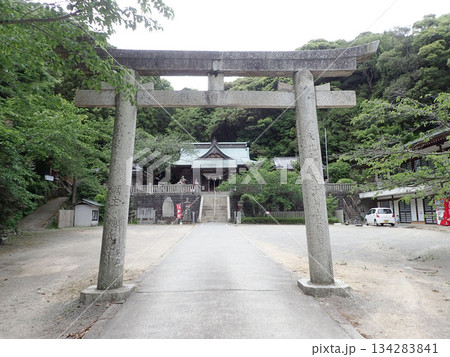 徳島県鳴門市北灘町粟田にある神社で、古くから目の神さまとして信仰されている神社である葛城神社 134283841
