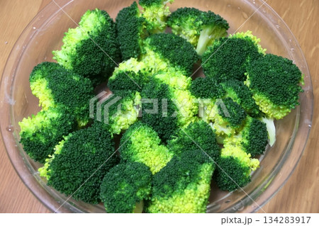 ゆでたブロッコリー ゆでたブロッコリー 134283917
