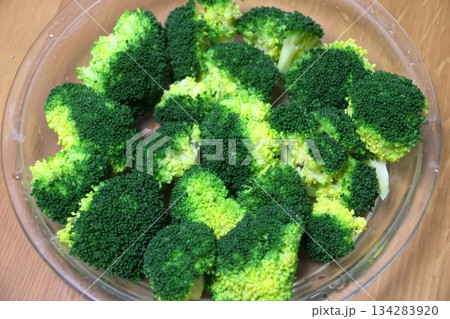 ゆでたブロッコリー 134283920