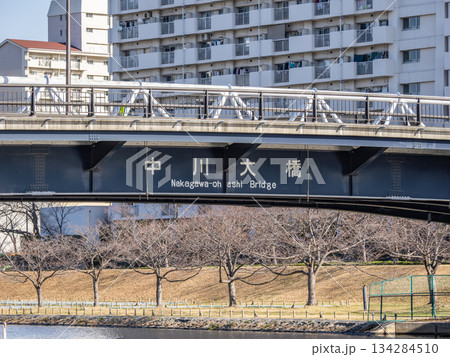 旧中川に架かる「中川大橋」の橋名表示 134284510