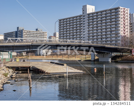 旧中川に架かる「中川大橋」の橋名表示 旧中川に架かる「中川大橋」の橋名表示 134284511