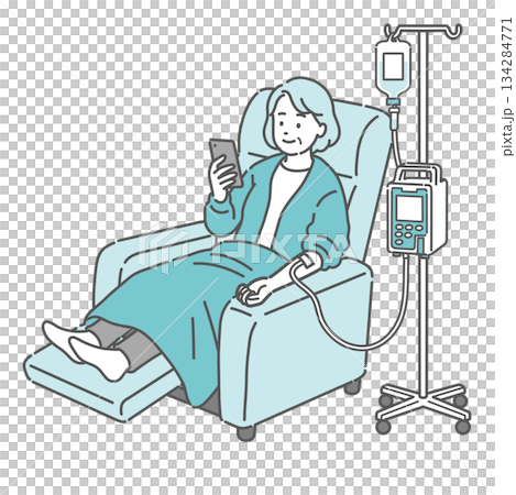 リクライニングチェアで点滴中にスマホを見る高齢女性(透析・化学療法・輸液ポンプ) リクライニングチェアで点滴中にスマホを見る高齢女性(透析・化学療法・輸液ポンプ) 134284771