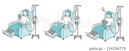 リクライニングで点滴を受ける女性の3点セット（スマホ・睡眠・吐き気） 134284778