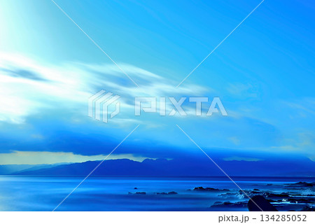 江ノ島 湘南大堤防から観た相模湾の風景 長秒撮影 江ノ島 湘南大堤防から観た相模湾の風景 長秒撮影 134285052