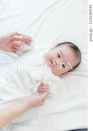 赤ちゃん　 134286545