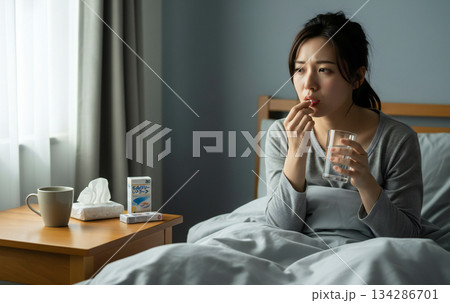 体調不良の女性 134286701