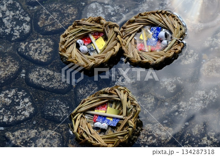 下鴨神社の一般参拝の流しびな 134287318