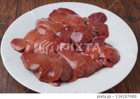 鶏肉の生レバー 134287480