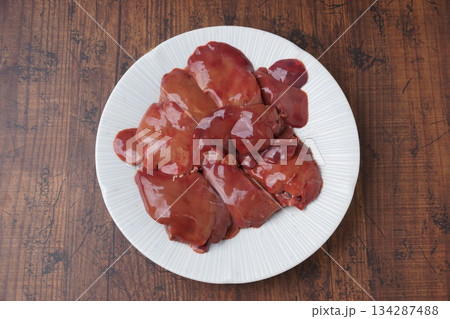 鶏肉の生レバー 134287488